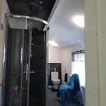 No 35 - 2 Bedroom House גיסבורו