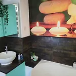 No 35 - 2 Bedroom House גיסבורו