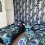 No 35 - 2 Bedroom House דירה