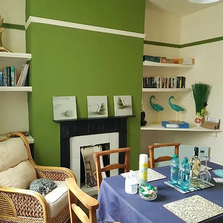 No 35 - 2 Bedroom House * גיסבורו