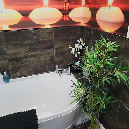 No 35 - 2 Bedroom House Apartment *